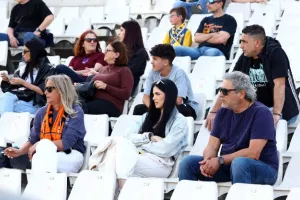 (ΑΠΟΕΛ-Πάφος) ΦΩΤΟΣ από τις κερκίδες