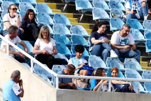 (ΑΠΟΕΛ-Πάφος) ΦΩΤΟΣ από τις κερκίδες
