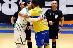 Το ΑΠΟΕΛ επέστρεψε απ' το 3-0 και προκρίθηκε στον τελικό! 