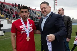 (ΒΙΝΤΕΟ/ΦΩΤΟΣ) Το ΣΗΚΩΣΕ εν μέσω αποθέωσης!