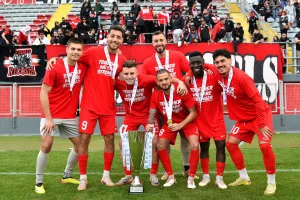 (ΒΙΝΤΕΟ/ΦΩΤΟΣ) Το ΣΗΚΩΣΕ εν μέσω αποθέωσης!