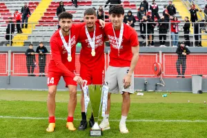 (ΒΙΝΤΕΟ/ΦΩΤΟΣ) Το ΣΗΚΩΣΕ εν μέσω αποθέωσης!