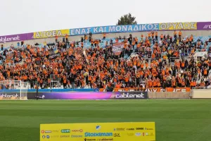 ΦΩΤΟΣ από τις κερκίδες στο ΑΠΟΕΛ-Απόλλων