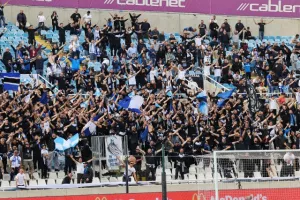 ΦΩΤΟΣ από τις κερκίδες στο ΑΠΟΕΛ-Απόλλων