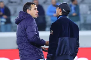 "Δεν μας θέλει..."