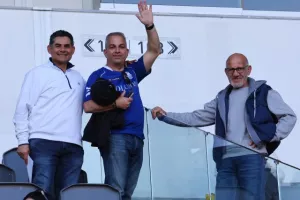 Εντυπωσιακή ατμόσφαιρα... ο κόσμος του Απόλλωνα
