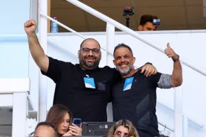 Εντυπωσιακή ατμόσφαιρα... ο κόσμος του Απόλλωνα