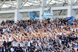 Εντυπωσιακή ατμόσφαιρα... ο κόσμος του Απόλλωνα