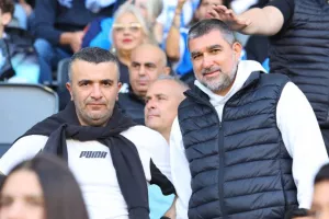 Εντυπωσιακή ατμόσφαιρα... ο κόσμος του Απόλλωνα