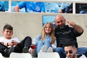 ΦΩΤΟΣ από τις κερκίδες στο ΑΠΟΕΛ-Απόλλων