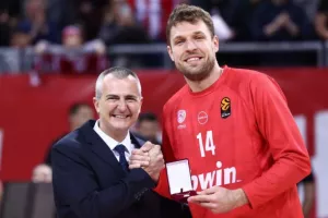 Η βράβευση του Σάσα Βεζένκοβ 