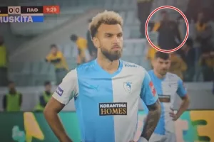 Πριν το πέναλτι/Ο ΑΕΛίστας που έβαζε τον σταυρό του... ασταμάτητα! (Βίντεο)