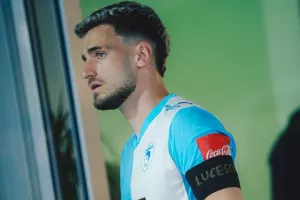 Με μαύρο περιβραχιόνιο... για Λουτσέσκου