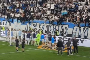 ΕΤΣΙ πανηγύρισαν οι παίκτες και ο κόσμος του Απόλλωνα (Βίντεο Kerkida)