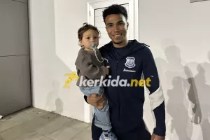 Μετά την γκολάρα του - Φώτο... με το παιδάκι του!