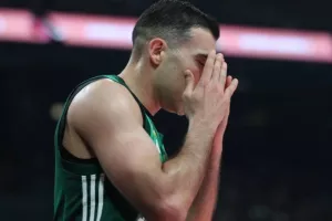 Σοκ με Σλούκα, χάνει τη σειρά με τη Βαλένθια