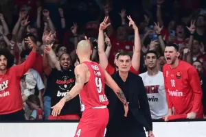 Με 30αρα... διέλυσε την Μονακό και έκανε το 2-0!