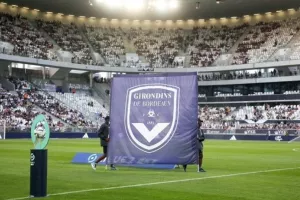 Ban για τρεις μεταγραφικές περιόδους από τη FIFA