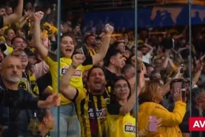 Οι αντιδράσεις των οπαδών της ΑΕΚ μετά τα γκολ με τον ΠΑΟΚ (βίντεο)