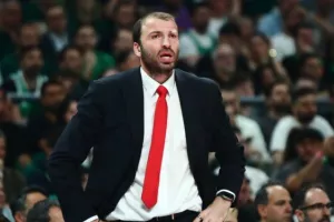 «Αν είδατε κάποιον να χαλαρώνει είναι λάθος, πρέπει να είμαστε καλύτεροι»