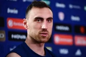 Μιλουτίνοφ: «Είναι τιμή μου να φωνάζει ο κόσμος το όνομα μου»