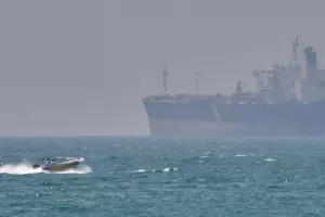 Πιθανή αποστολή στα Στενά του Ορμούζ 