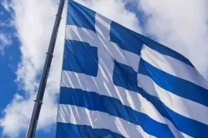 Συμφωνείς; Ψήφισέ την...
