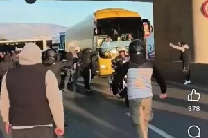(Βίντεο) Ο κόσμος της ΑΕΚ συνόδευσε την αποστολή μέχρι το... Φάληρο!