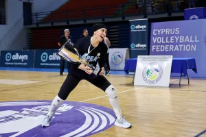 (Φώτος) Το κύπελλο στην Ολυμπιάδα