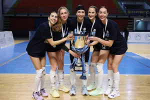 (Φώτος) Το κύπελλο στην Ολυμπιάδα