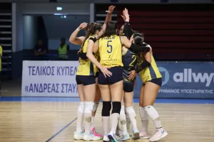 (Φώτος) Το κύπελλο στην Ολυμπιάδα