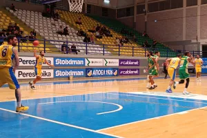 (Φώτος kerkida) ΑΠΟΕΛ-ΑΕΚ: Νίκη για τους "γαλαζοκίτρινους" και στα... ίσα η σειρά