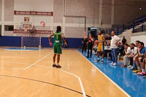 (Φώτος kerkida) ΑΠΟΕΛ-ΑΕΚ: Νίκη για τους "γαλαζοκίτρινους" και στα... ίσα η σειρά