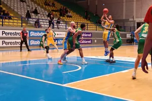 (Φώτος kerkida) ΑΠΟΕΛ-ΑΕΚ: Νίκη για τους "γαλαζοκίτρινους" και στα... ίσα η σειρά
