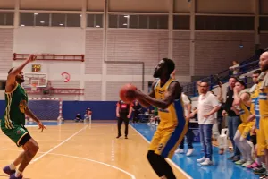 (Φώτος kerkida) ΑΠΟΕΛ-ΑΕΚ: Νίκη για τους "γαλαζοκίτρινους" και στα... ίσα η σειρά
