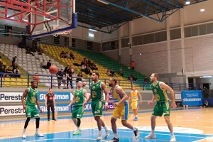 (Φώτος kerkida) ΑΠΟΕΛ-ΑΕΚ: Νίκη για τους "γαλαζοκίτρινους" και στα... ίσα η σειρά
