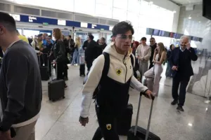 Έφτασε στη Μαδρίτη με ευχές από τον πιλότο η ΑΕΚ
