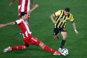 Το ντέρμπι Ολυμπιακός-ΑΕΚ καθορίζει τις πιθανότητες για πρωτάθλημα