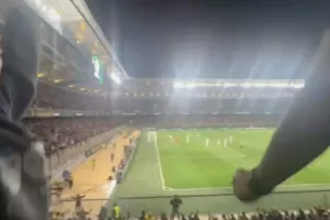 (Βίντεο Kerkida) ΧΑΜΟΣ στην Allwyn Arena με το εύστοχο πέναλτι!