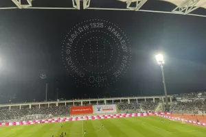 (Φώτος) Eντυπωσιακό drone show με ξεχωριστή αφιέρωση