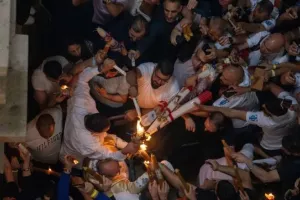 (ΒΙΝΤΕΟ) Η τελετή του Αγίου Φωτός