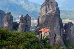 Τραγωδία στα Μετέωρα: Νεκρή γυναίκα μετά από πτώση