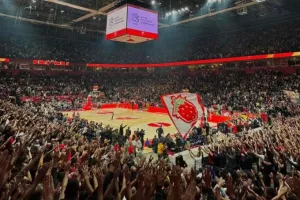 Επεισόδια μεταξύ οπαδών του Ερυθρού και της Αστυνομίας στην Belgrade Arena