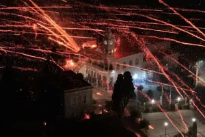 (Βίντεο) Μάγεψε και πάλι ο ρουκετοπόλεμος στο Βροντάδο της Χίου