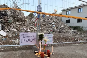 Συγκίνηση στη Γερμασόγεια: Κεριά και λουλούδια στη μνήμη του Dex