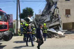 (ΒΙΝΤΕΟ) Τραγωδία στη Γερμασόγεια: Τα πρώτα δευτερόλεπτα μετά την πτώση της πολυκατοικίας