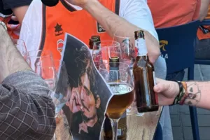 Με φωτογραφίες Γιαννακόπουλου οι Ισπανοί φίλαθλοι