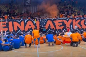 (Βίντεο kerkida) "Για σένα έχω χάσει το μυαλό μου"