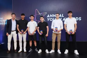 Κ14-Κ19: Τα Golden Glove στα πρώτα Ετήσια Youth Awards!