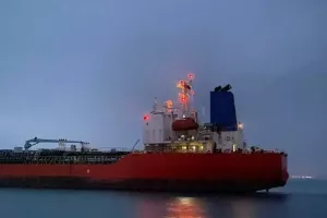 Έκρηξη και πυρκαγιά σε πλοίο της Νότιας Κορέας στα Στενά του Ορμούζ
